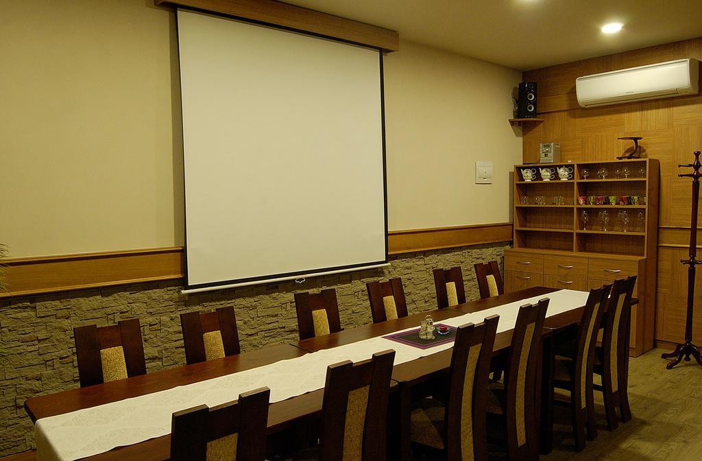Penzion Majak Banska Bystrica Ngoại thất bức ảnh
