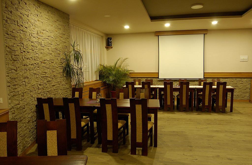 Penzion Majak Banska Bystrica Ngoại thất bức ảnh