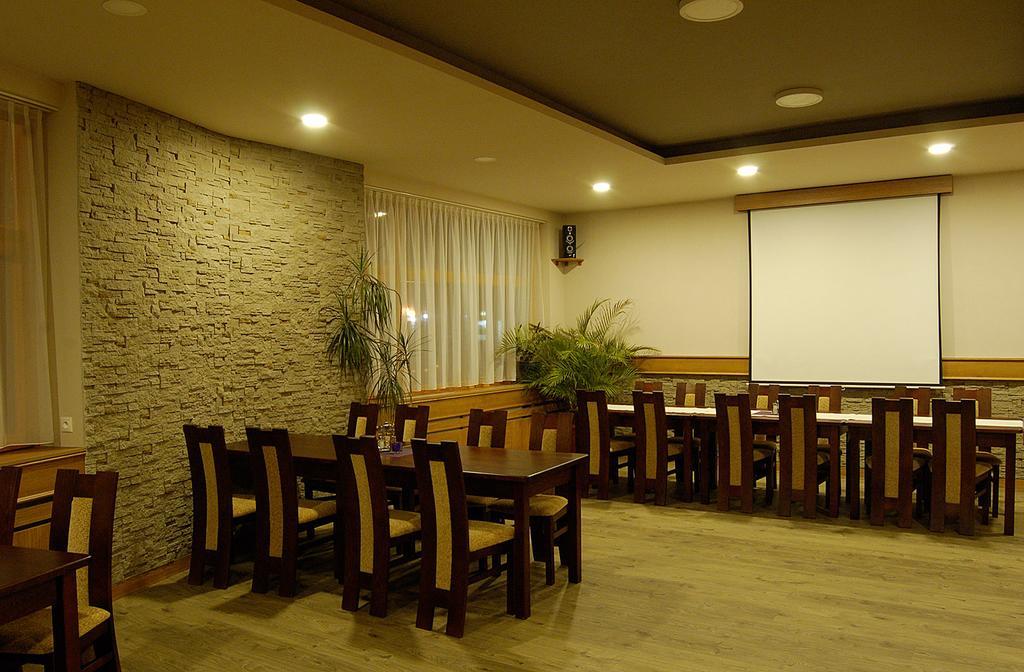 Penzion Majak Banska Bystrica Ngoại thất bức ảnh