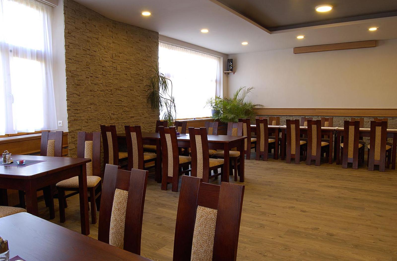 Penzion Majak Banska Bystrica Ngoại thất bức ảnh