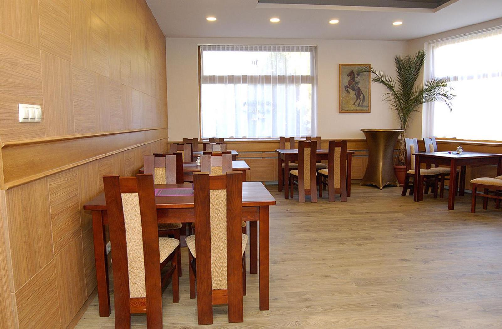 Penzion Majak Banska Bystrica Ngoại thất bức ảnh