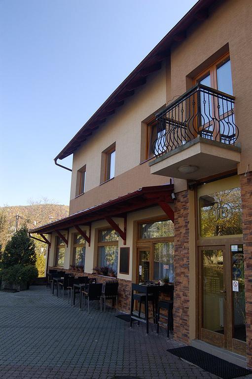 Penzion Majak Banska Bystrica Ngoại thất bức ảnh