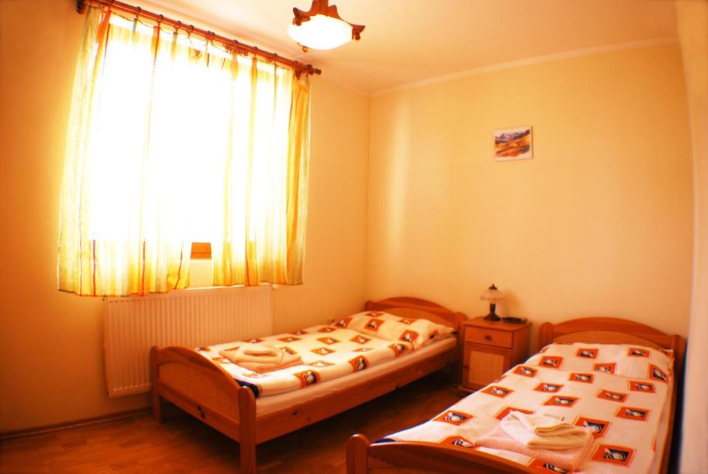 Penzion Majak Banska Bystrica Ngoại thất bức ảnh